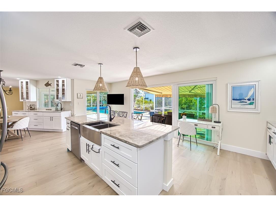 1006 Lindgren Boulevard Sanibel FL 33957 2026003375 image17