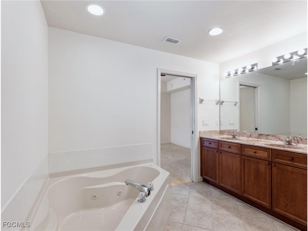 10060 Lake Cove Drive #102 Fort Myers FL 33908 2025011087 image25