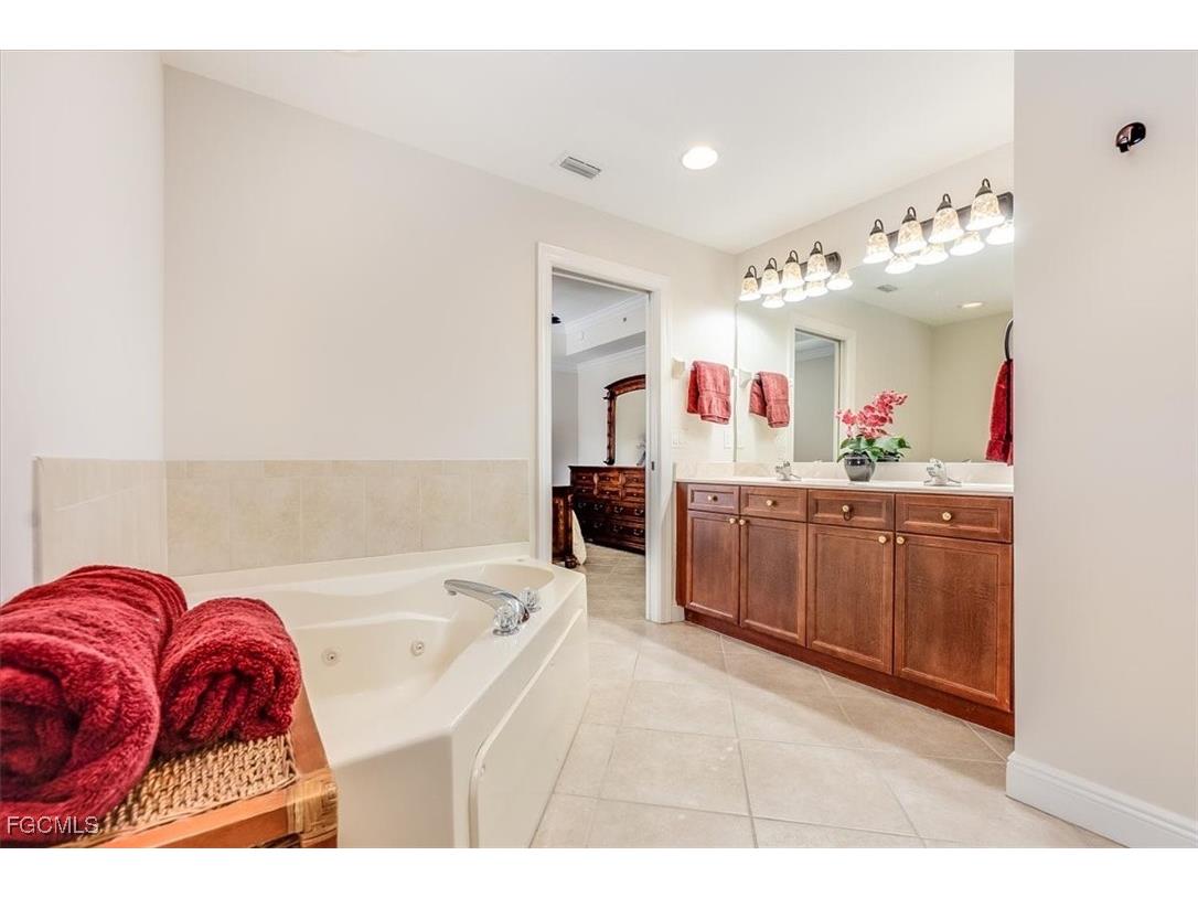 10060 Lake Cove Drive #202 Fort Myers FL 33908 2025014451 image19