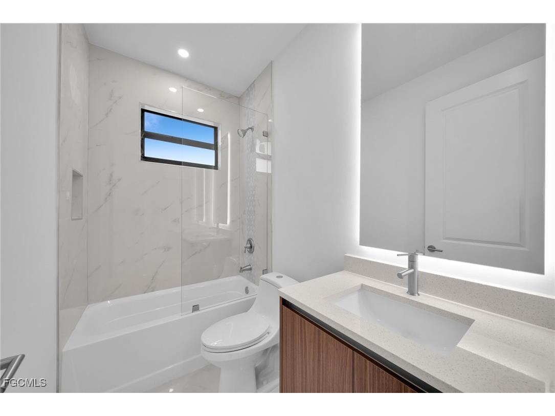 1007 NW 23rd Avenue Cape Coral FL 33993 2025025105 image27