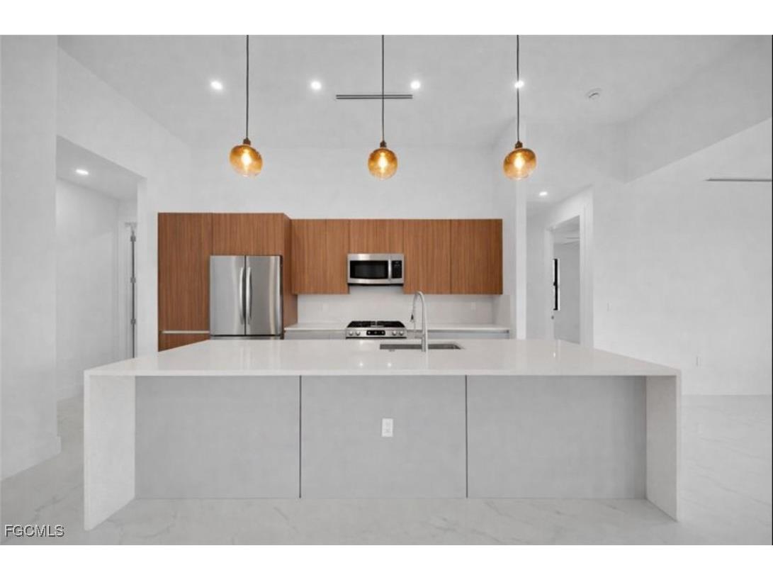 1007 NW 23rd Avenue Cape Coral FL 33993 2025025105 image4