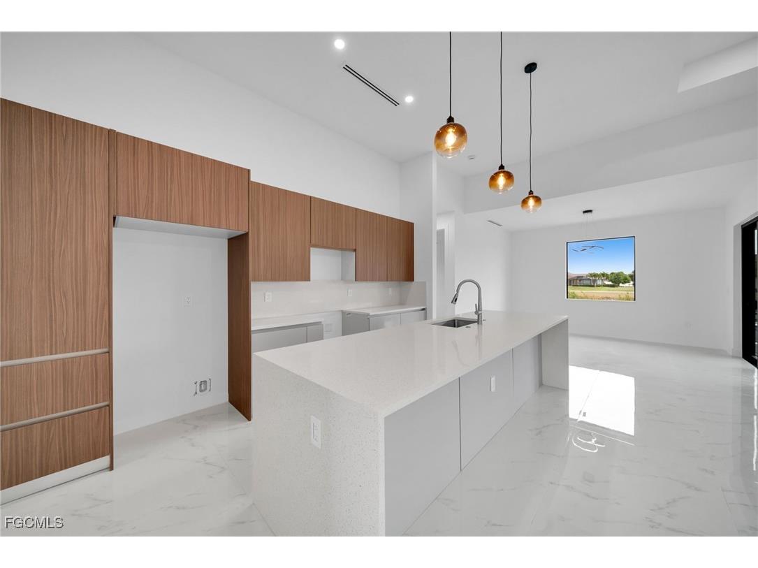 1007 NW 23rd Avenue Cape Coral FL 33993 2025025105 image8