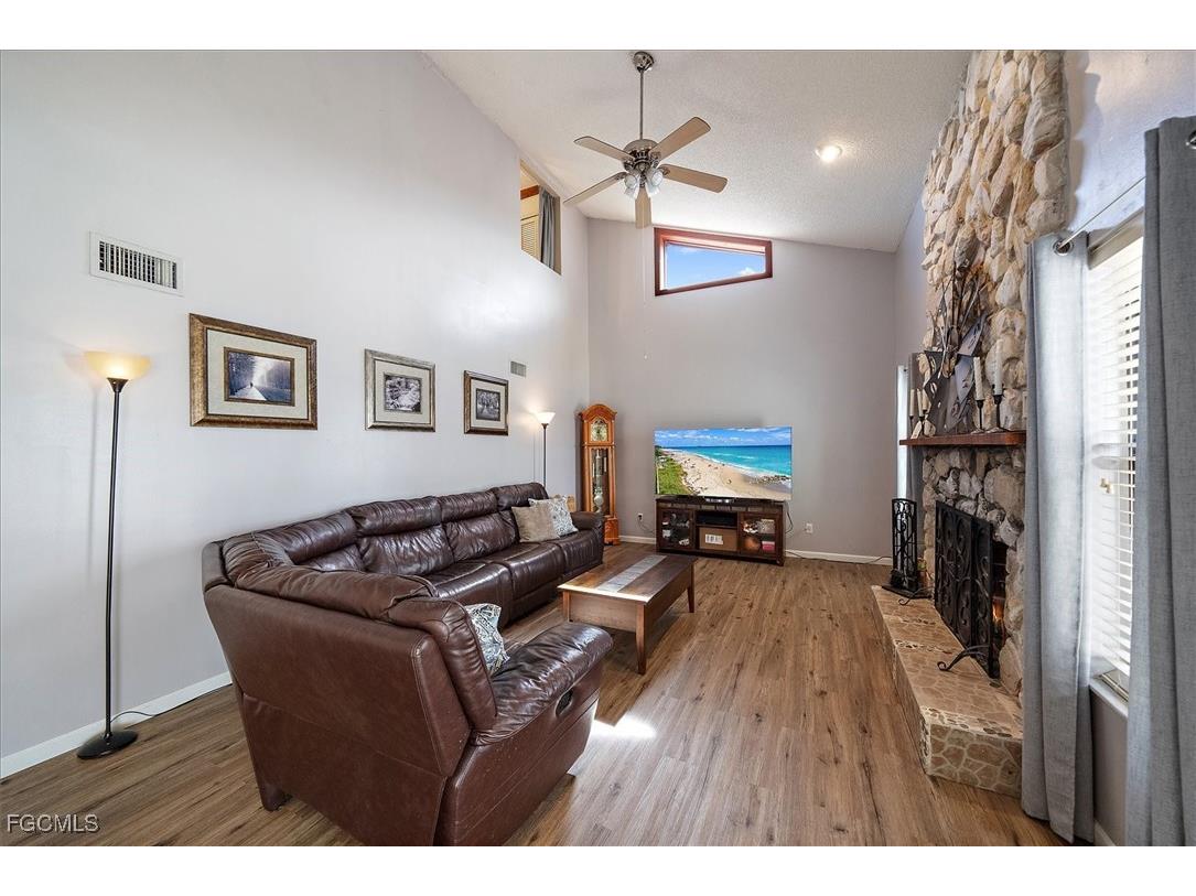 1008 SW 4th Place Cape Coral FL 33991 2025015920 image21