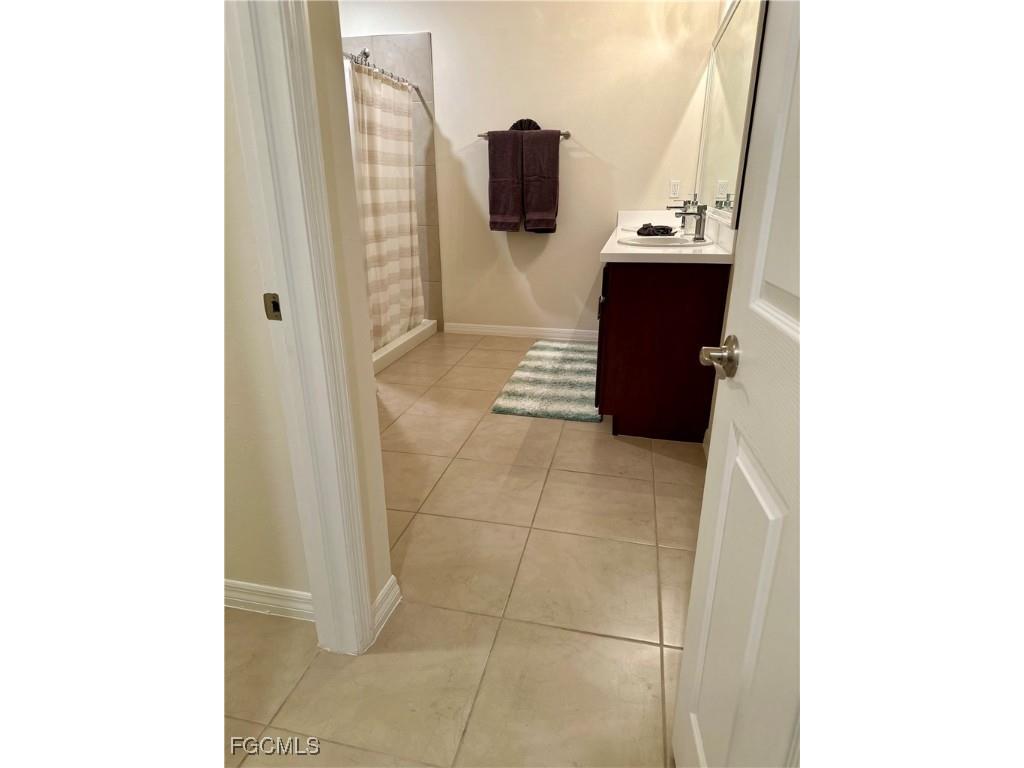 1009 Jacaranda Parkway E Cape Coral FL 33909 2025015624 image12