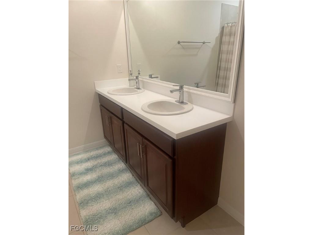 1009 Jacaranda Parkway E Cape Coral FL 33909 2025015624 image13