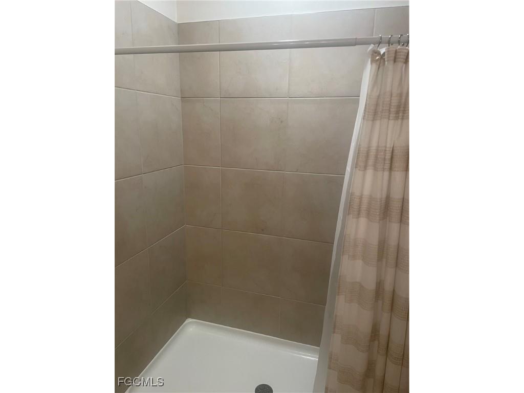 1009 Jacaranda Parkway E Cape Coral FL 33909 2025015624 image14