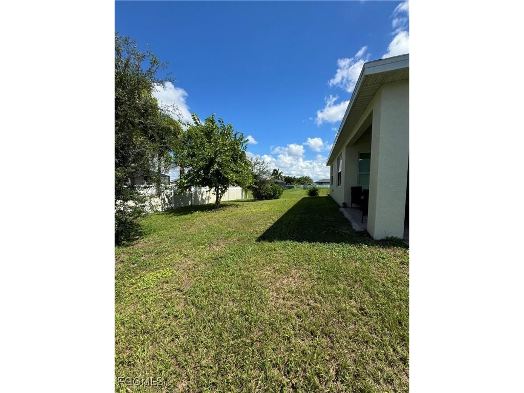1009 Jacaranda Parkway E Cape Coral FL 33909 2025015624 image20
