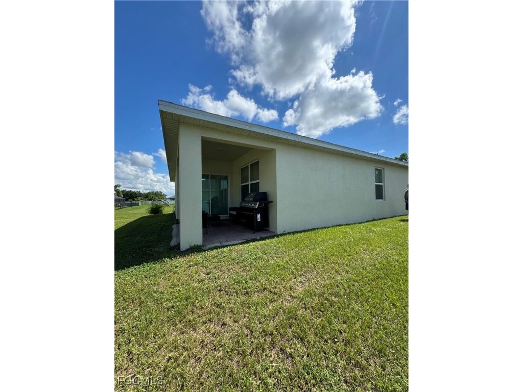 1009 Jacaranda Parkway E Cape Coral FL 33909 2025015624 image21