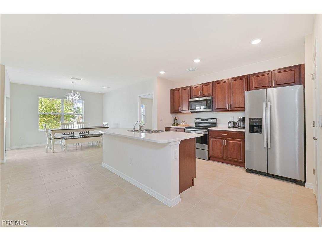1009 Jacaranda Parkway E Cape Coral FL 33909 2026012013 image2