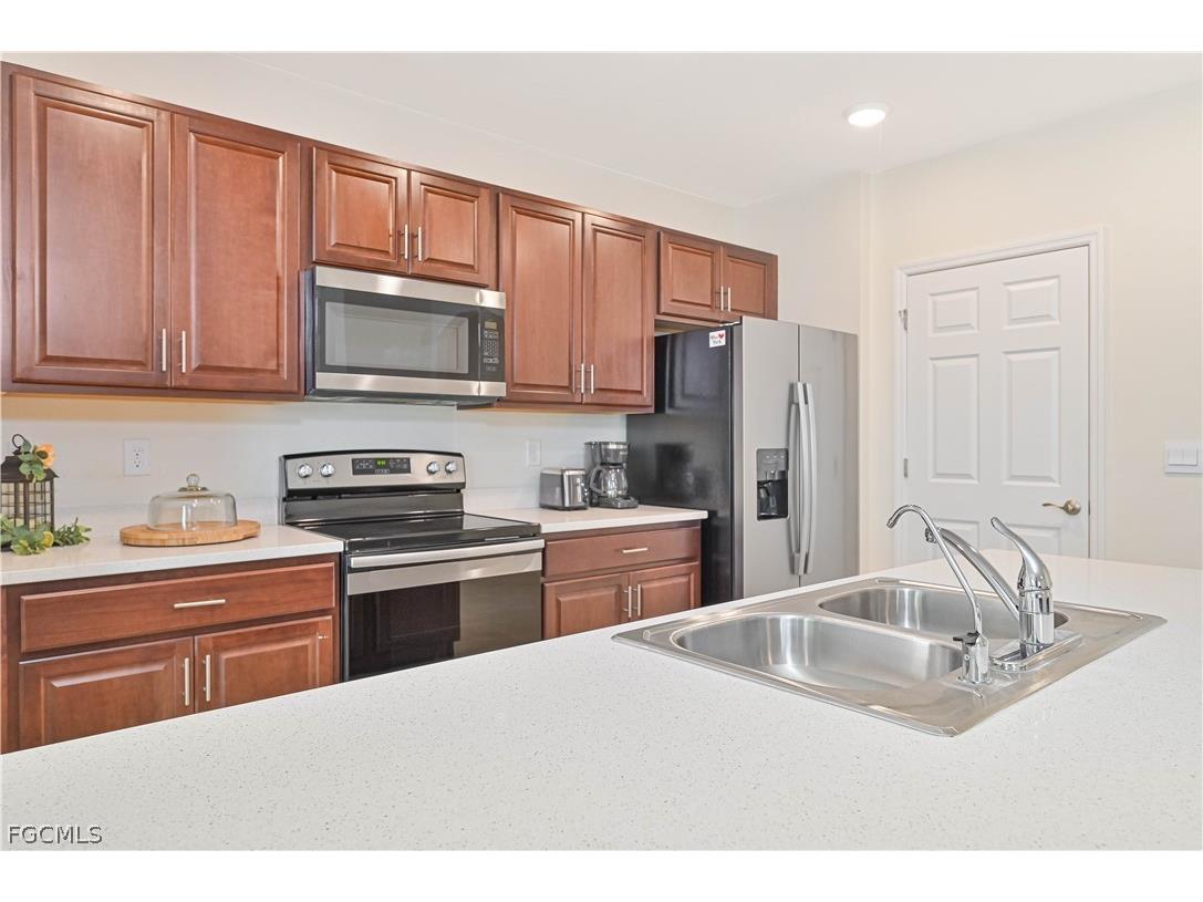 1009 Jacaranda Parkway E Cape Coral FL 33909 2026012013 image3