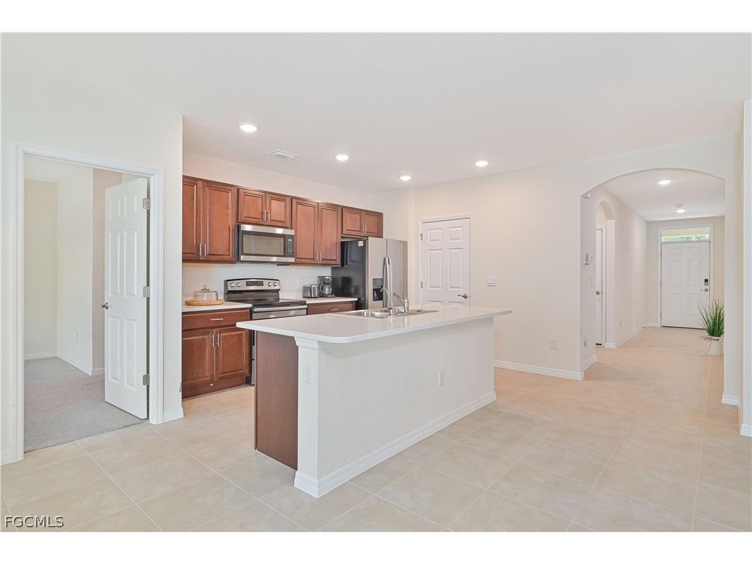 1009 Jacaranda Parkway E Cape Coral FL 33909 2026012013 image4