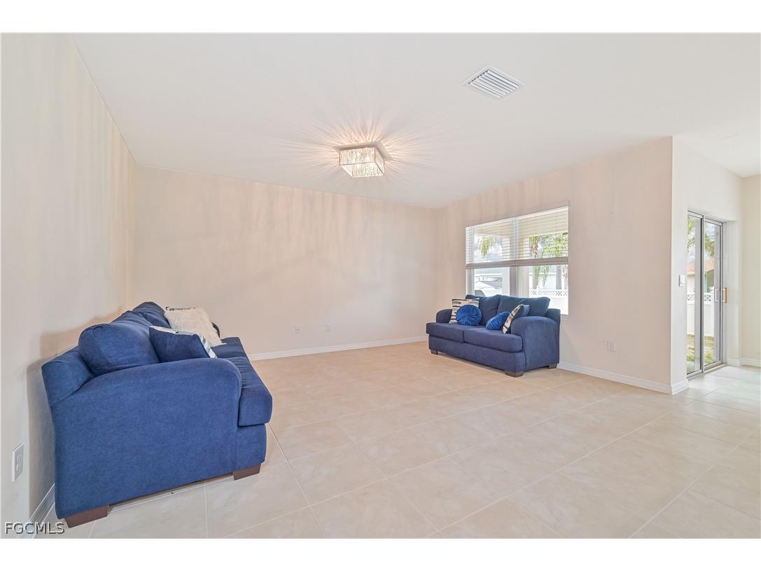 1009 Jacaranda Parkway E Cape Coral FL 33909 2026012013 image7