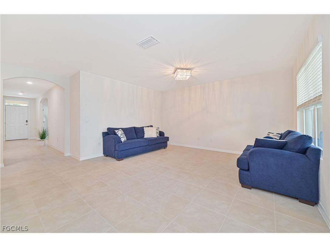 1009 Jacaranda Parkway E Cape Coral FL 33909 2026012013 image8