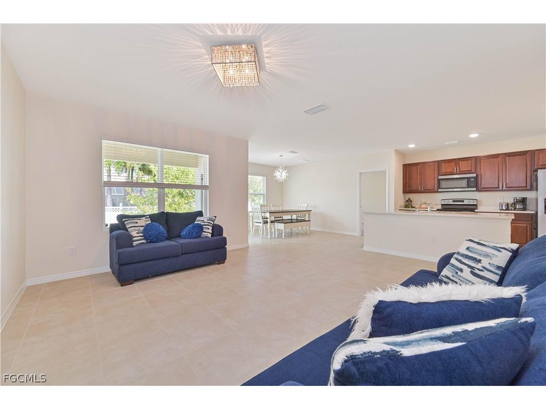 1009 Jacaranda Parkway E Cape Coral FL 33909 2026012013 image9