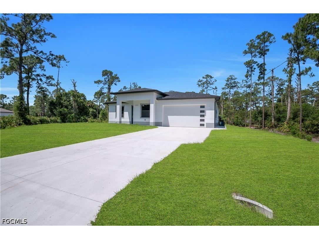 1009 Moore Avenue Lehigh Acres FL 33972 2026018350 image3