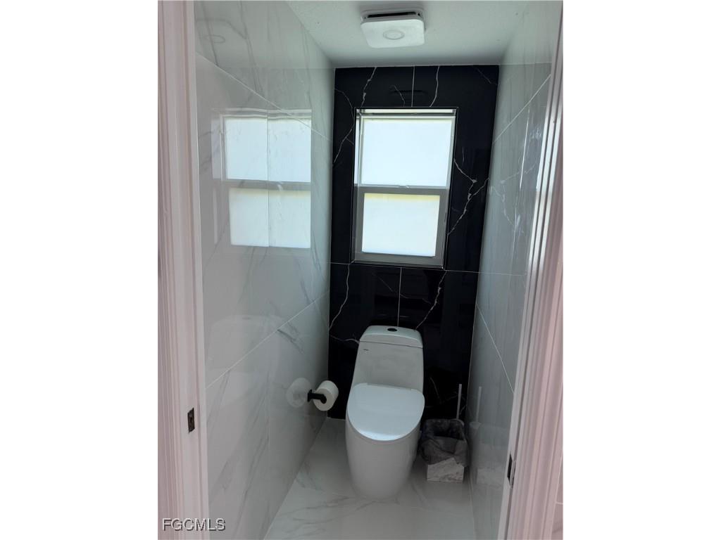 1009 SE 5th Avenue Cape Coral FL 33990 2025006831 image12