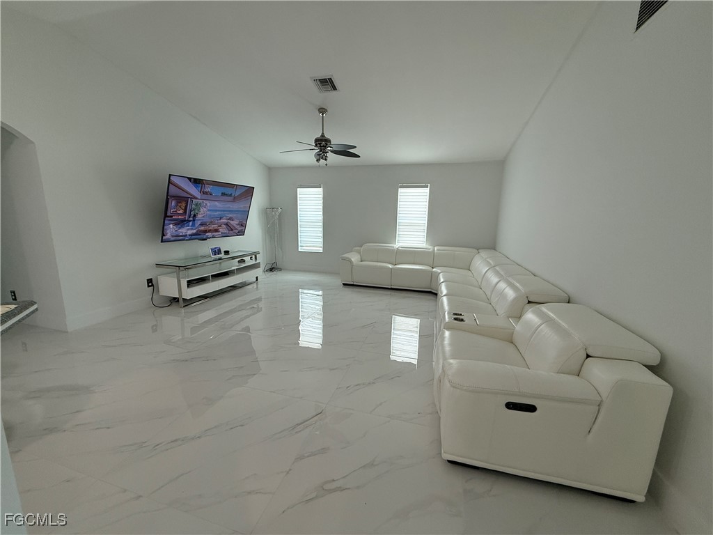 1009 SE 5th Avenue Cape Coral FL 33990 2025006831 image5