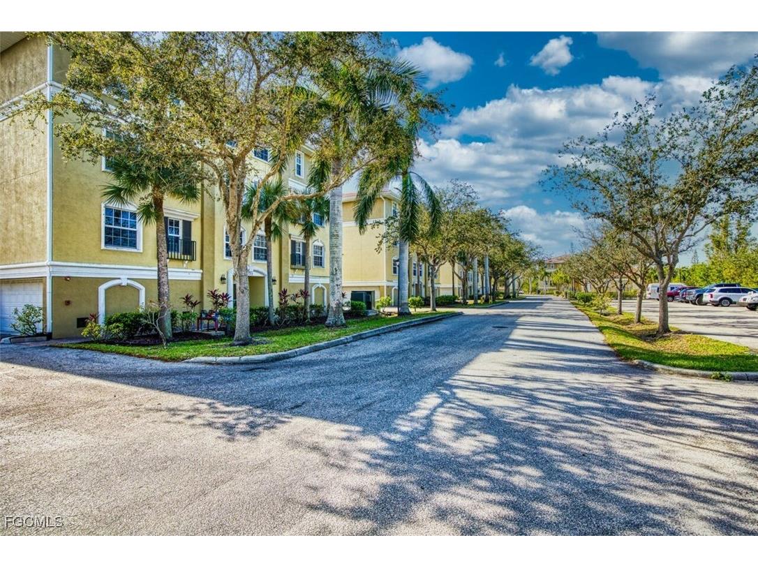 10090 Lake Cove Drive #101 Fort Myers FL 33908 2025015124 image2