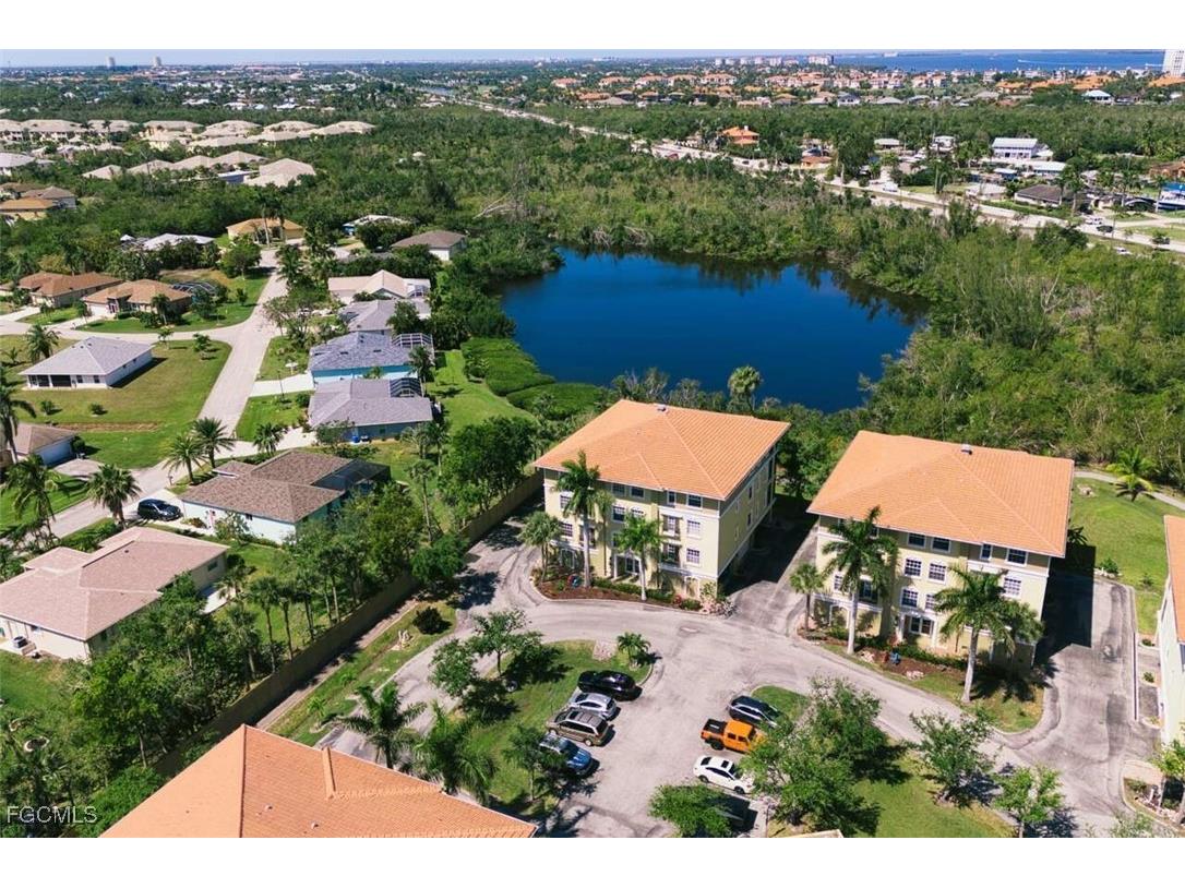 10090 Lake Cove Drive #101 Fort Myers FL 33908 2025015124 image3