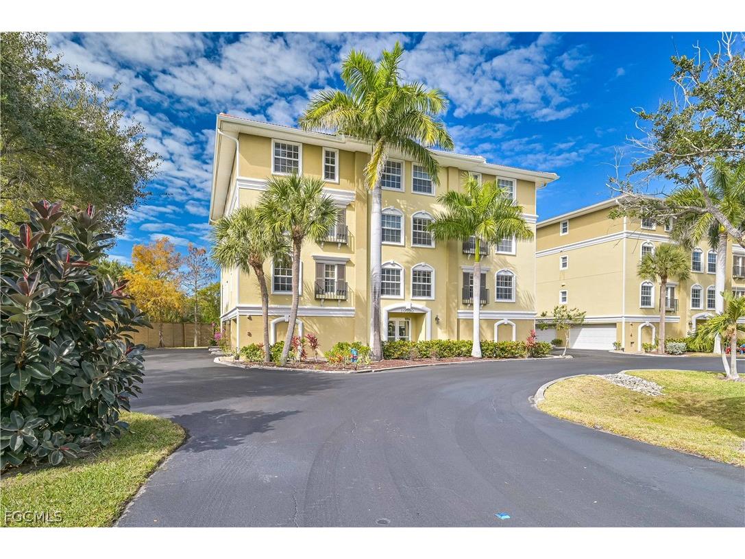 10090 Lake Cove Drive #201 Fort Myers FL 33908 2026007143 image1