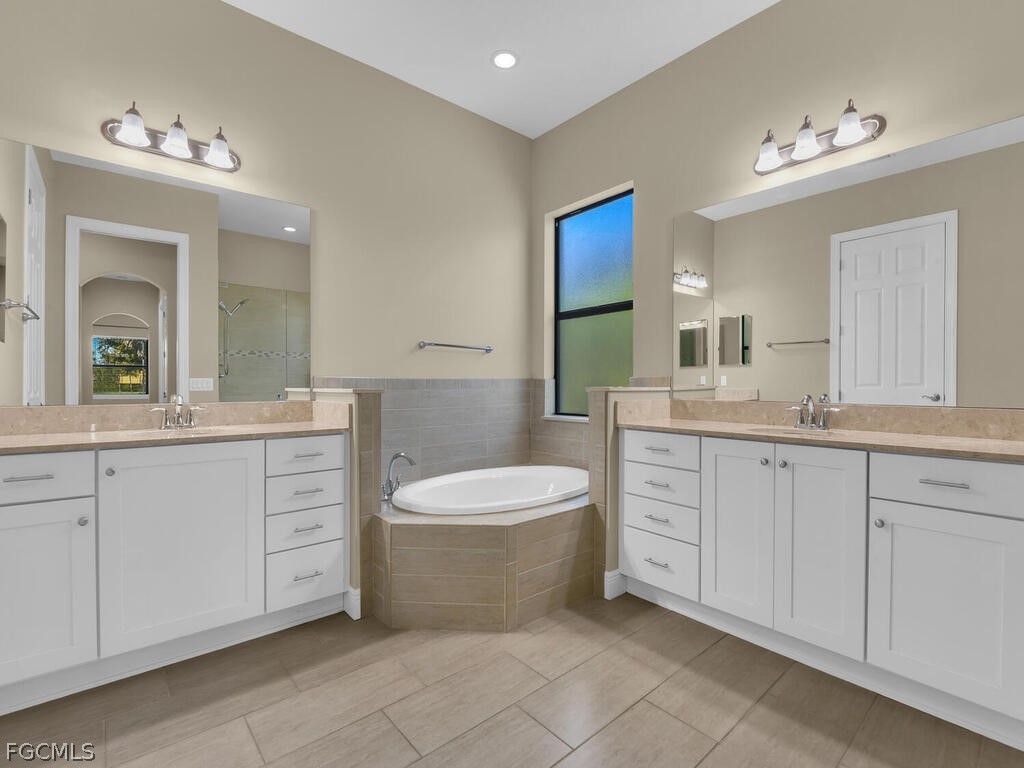 10093 Avalon Lake Circle Fort Myers FL 33913 2026009853 image18