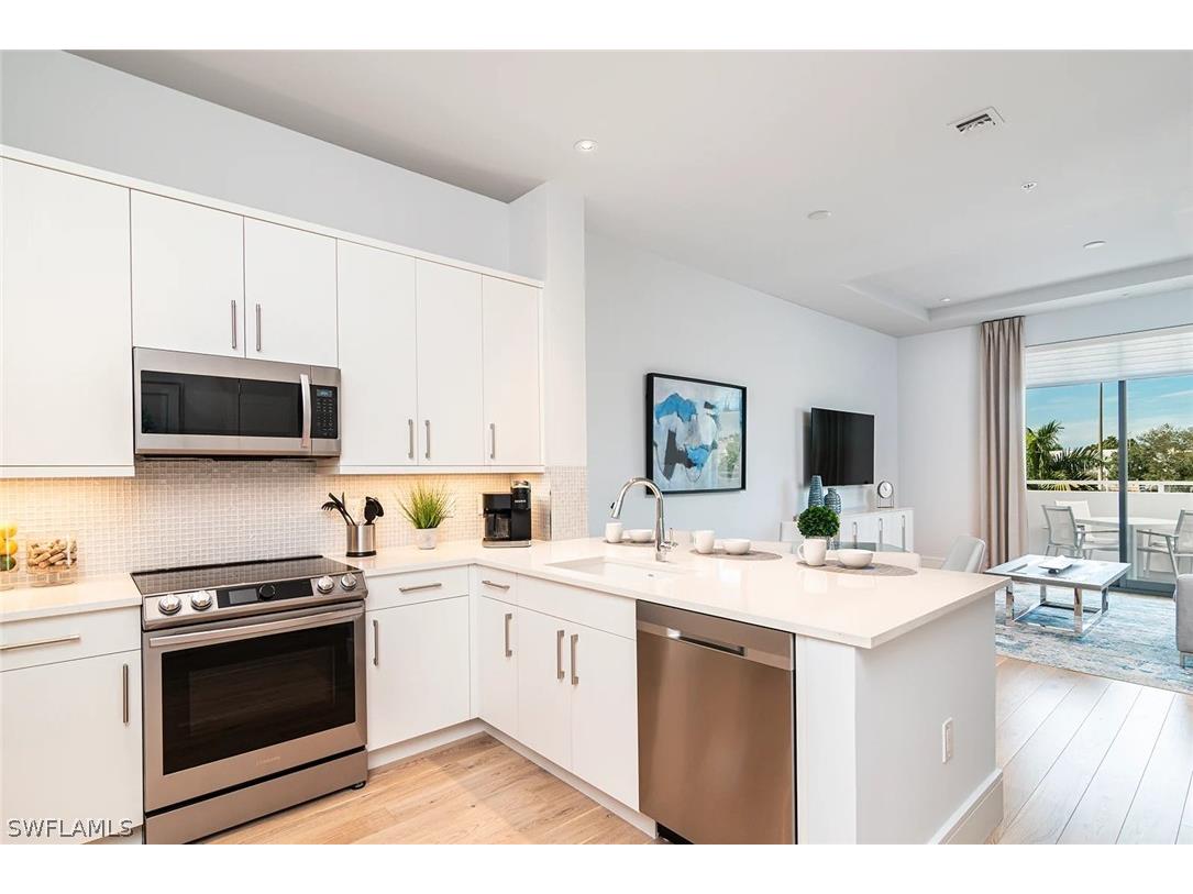 101 8th Street S #202 Naples FL 34102 226007611 image3