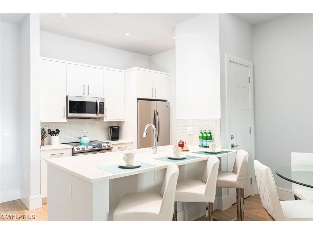101 8th Street S #207 Naples FL 34102 226007646 image3