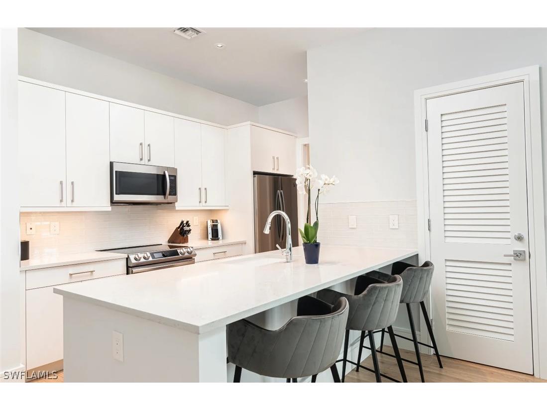 101 8th Street S #210 Naples FL 34102 226008147 image6