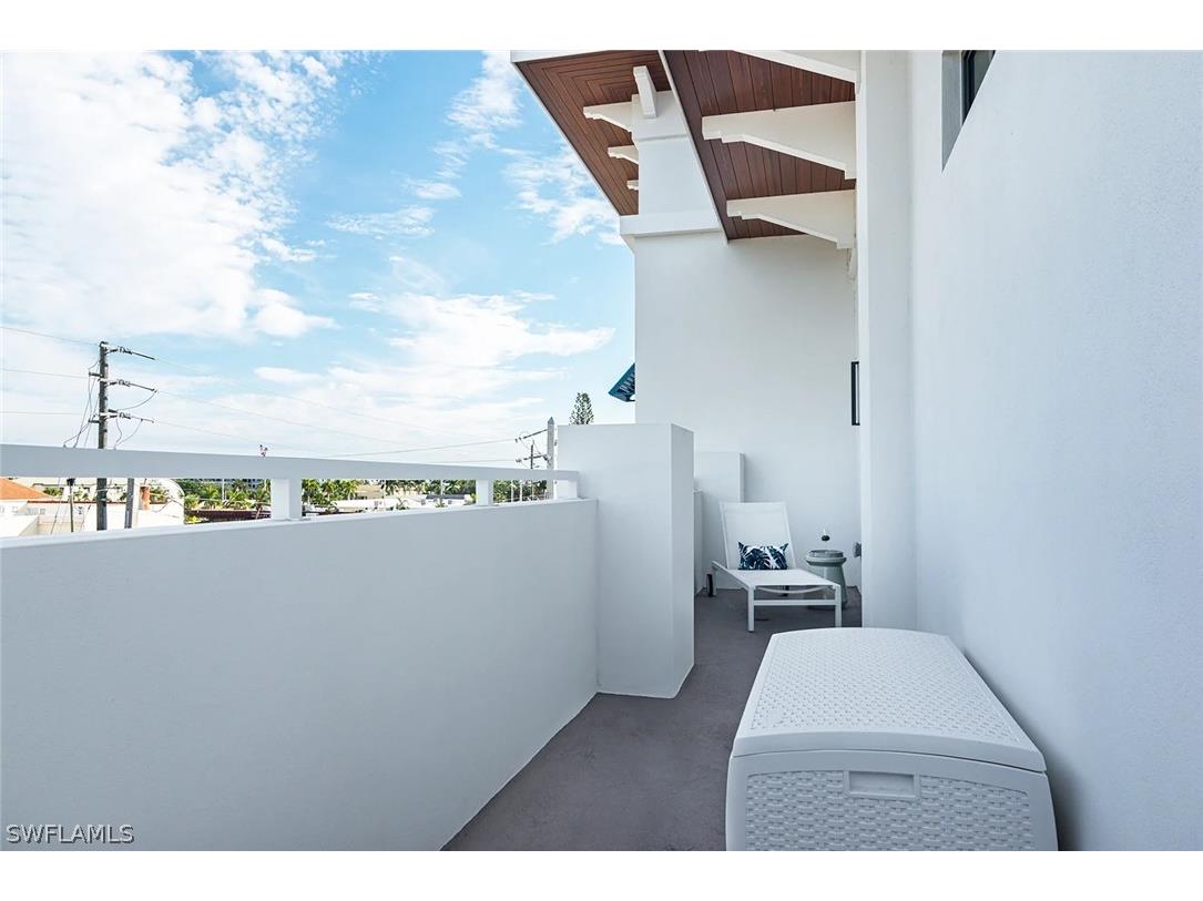 101 8th Street S #302 Naples FL 34102 226007634 image9
