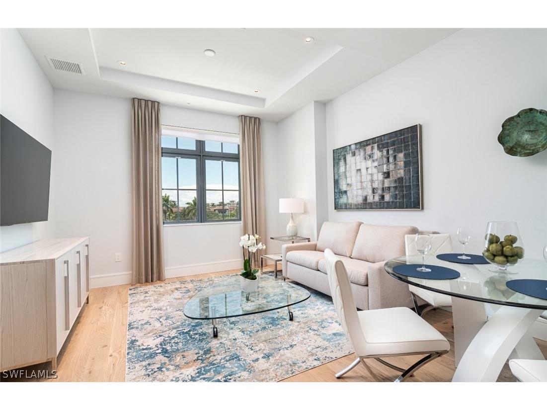 101 8th Street S #305 Naples FL 34102 226008174 image1