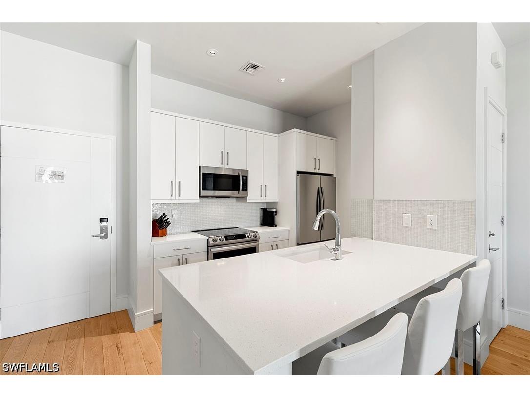 101 8th Street South #307 Naples FL 34102 226015828 image9