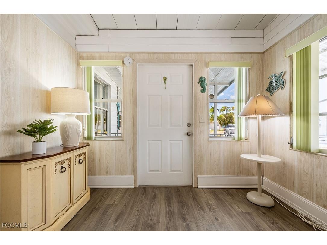 101 Elise Drive Fort Myers FL 33908 2025008900 image3