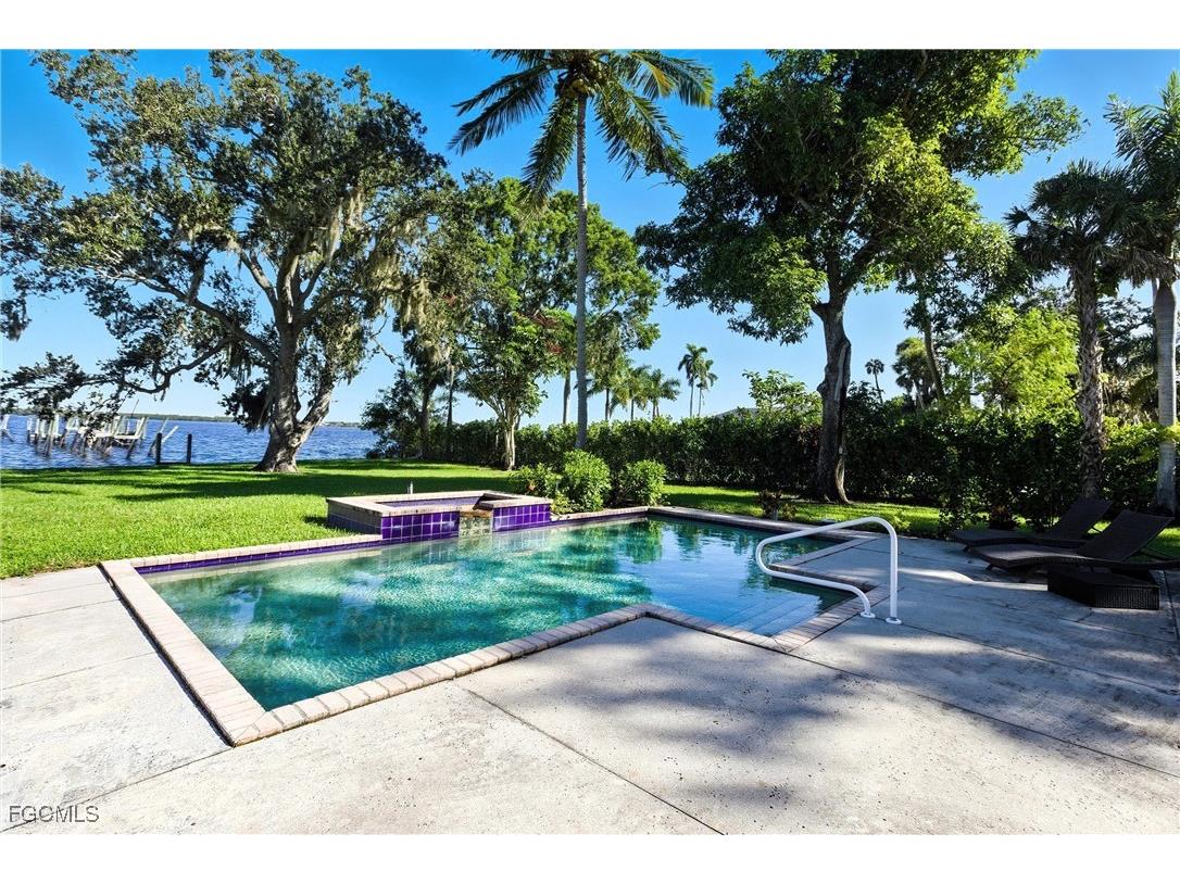 101 Fairview Avenue Fort Myers FL 33905 2025011580 image6