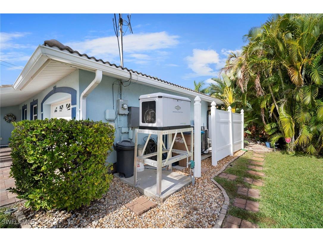 101 SE 41st Terrace Cape Coral FL 33904 226000297 image5