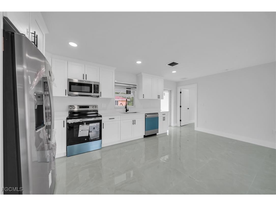 101 W 9th Street Lehigh Acres FL 33972 2025003666 image4