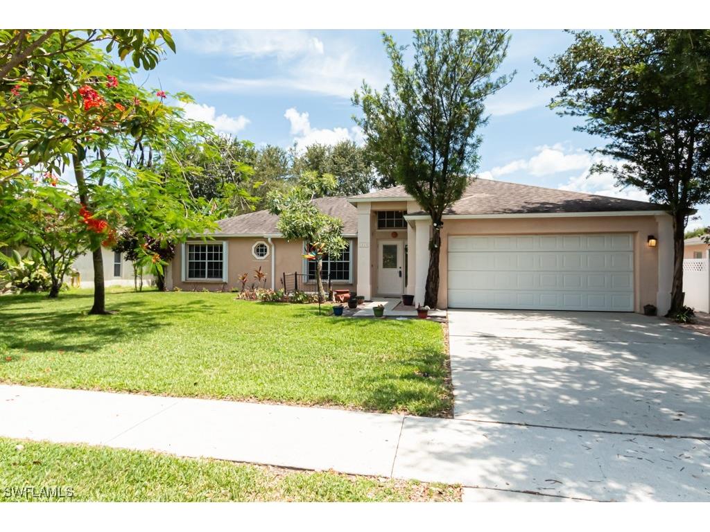 1010 Grove Drive Naples FL 34120 223042139 image1