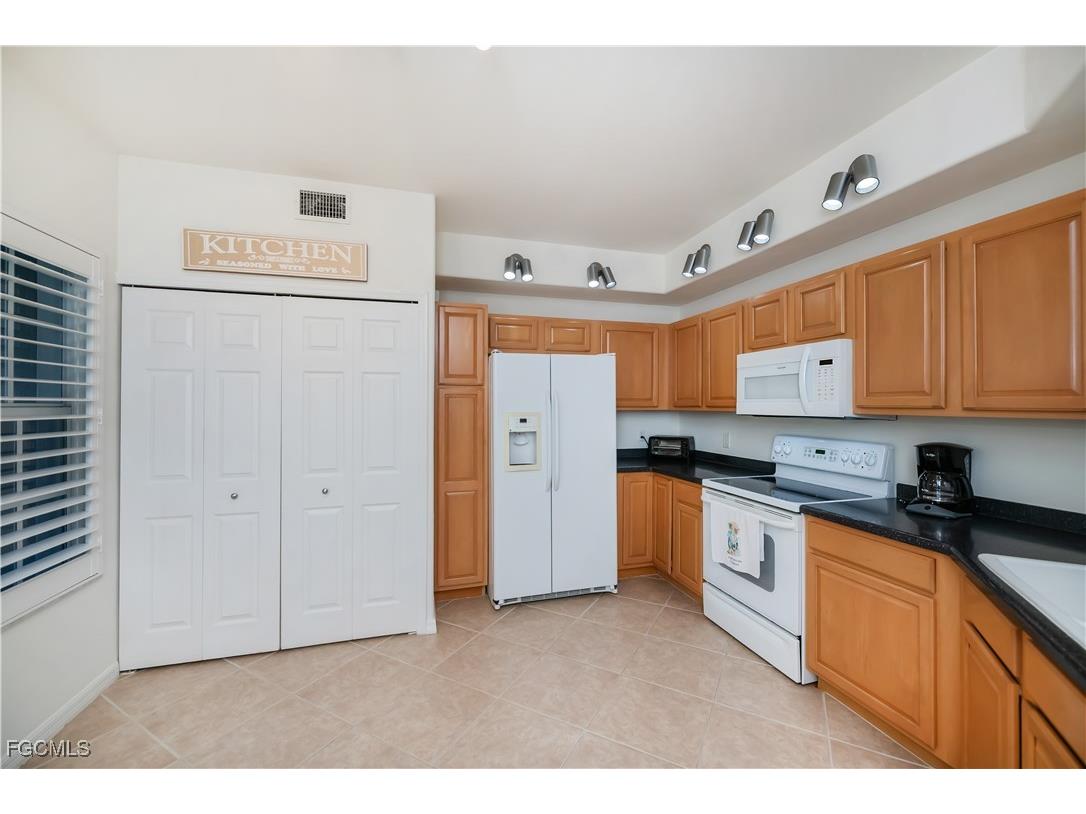 10109 Colonial Country Club Boulevard #2404 Fort Myers FL 33913 2025019112 image7