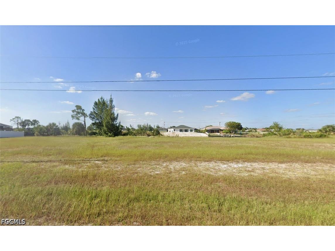 1011 NE 37th Terrace Cape Coral FL 33909 2026018376 image1