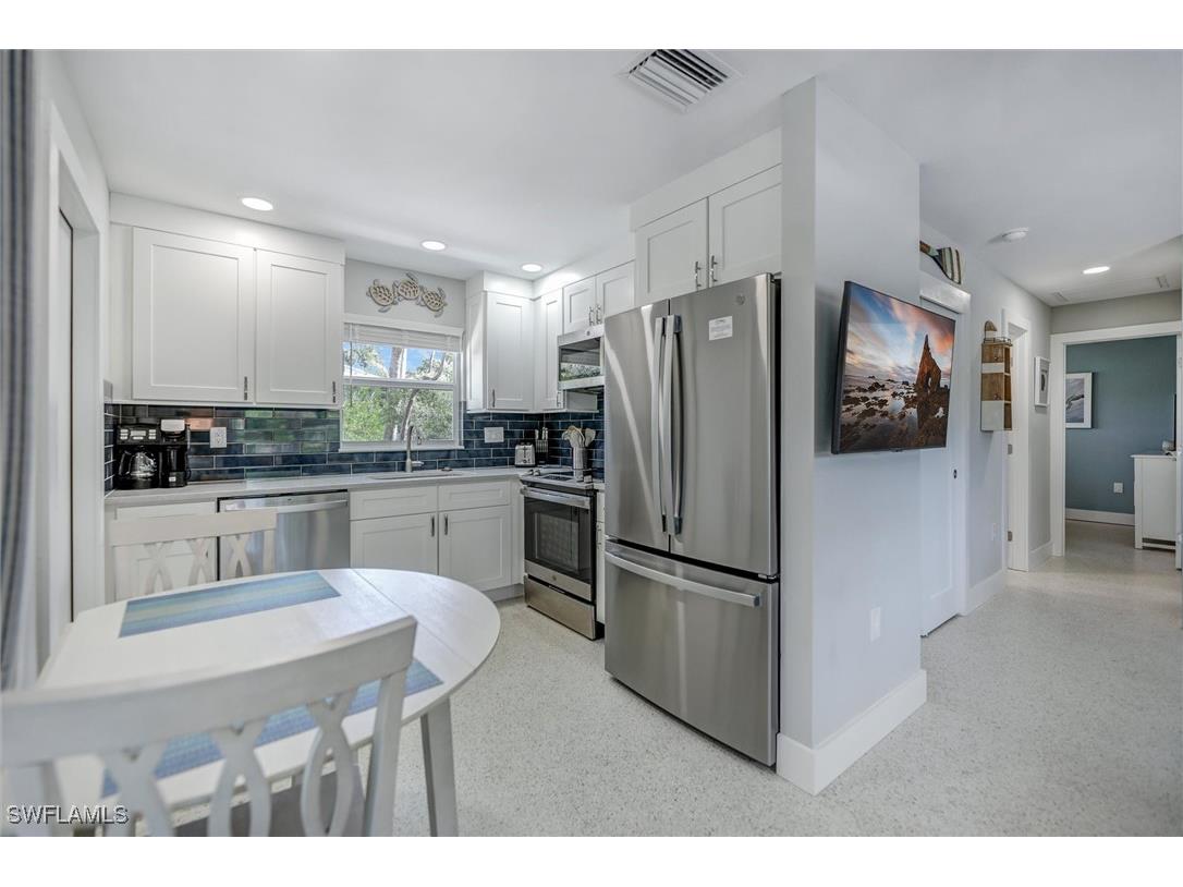 1012/1014 E Gulf Drive Sanibel FL 33957 225023958 image8