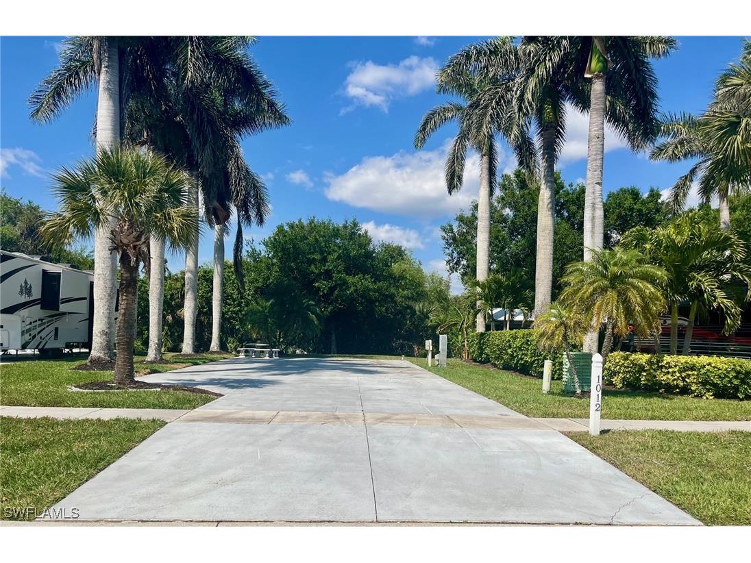 1012 Diamond Lake Circle S Naples FL 34114 225044893 image1