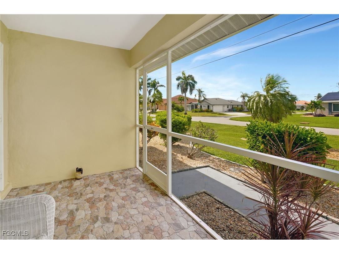 1012 SW 51st Terrace Cape Coral FL 33914 2025007001 image4