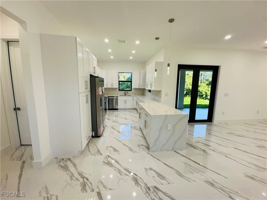 1013 Barcelona Street E Lehigh Acres FL 33974 2025010862 image11