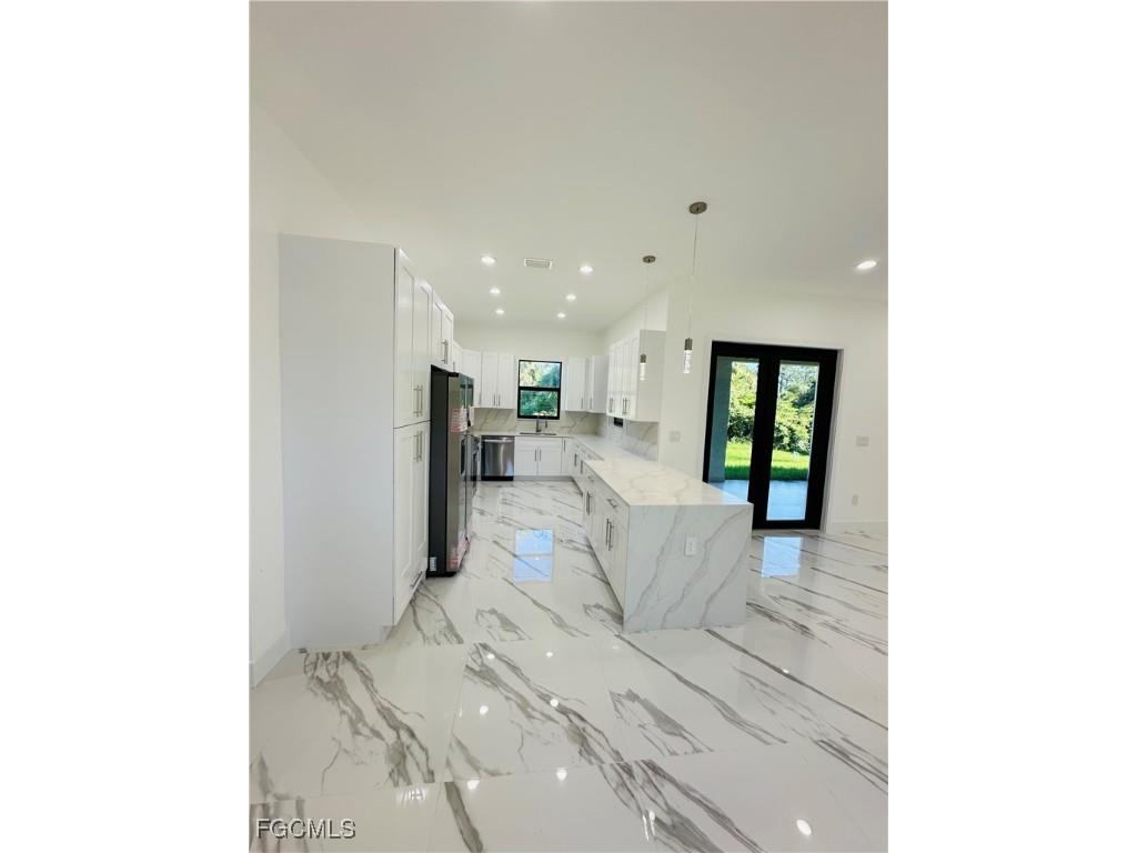 1013 Barcelona Street E Lehigh Acres FL 33974 2025010862 image13