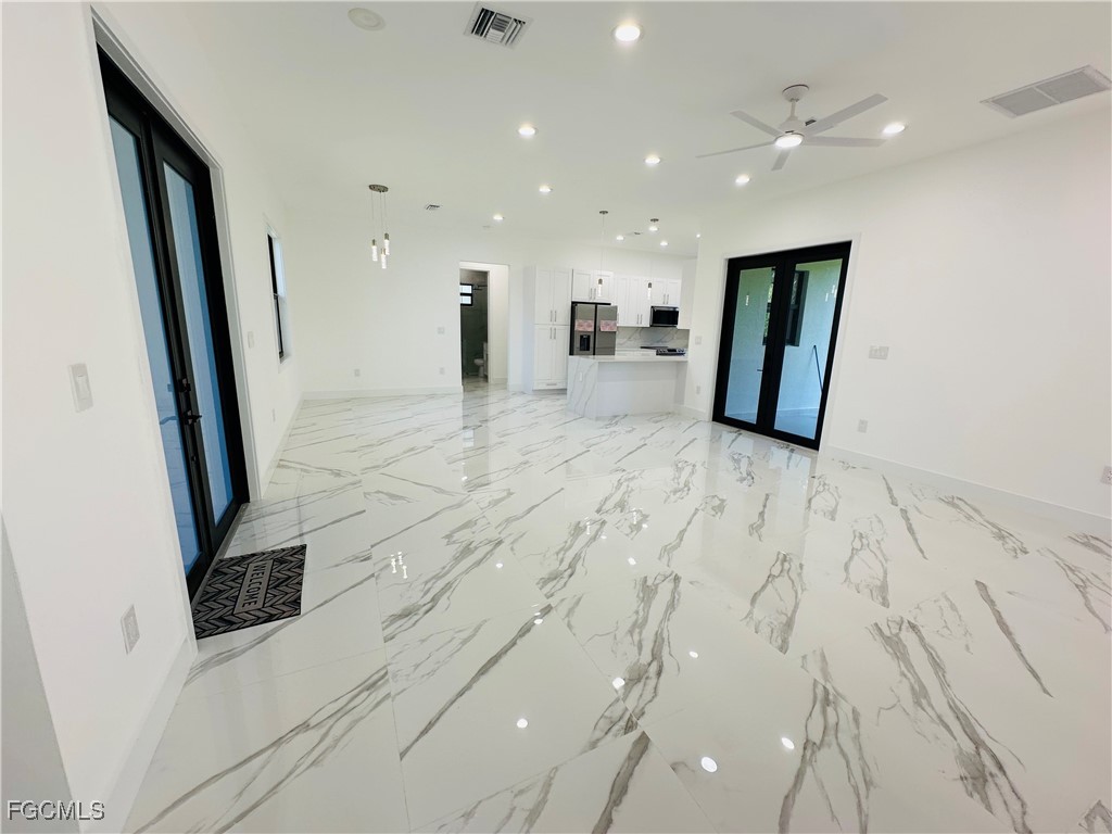 1013 Barcelona Street E Lehigh Acres FL 33974 2025010862 image6