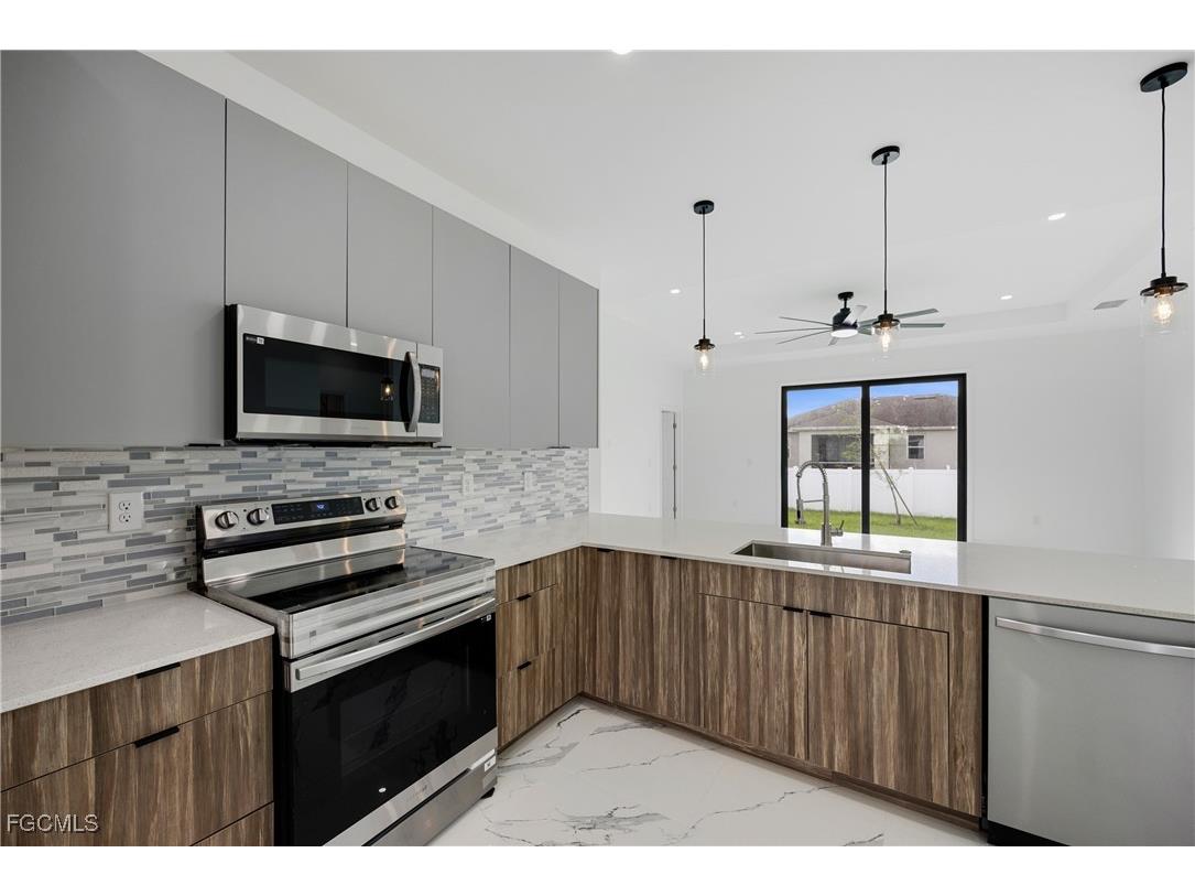 1013 El Dorado Boulevard N Cape Coral FL 33993 2025021634 image20