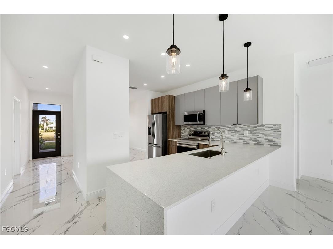 1013 El Dorado Boulevard N Cape Coral FL 33993 2025021634 image22