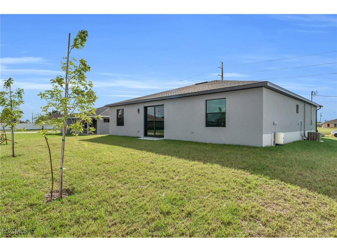 1013 El Dorado Boulevard N Cape Coral FL 33993 2025021634 image27