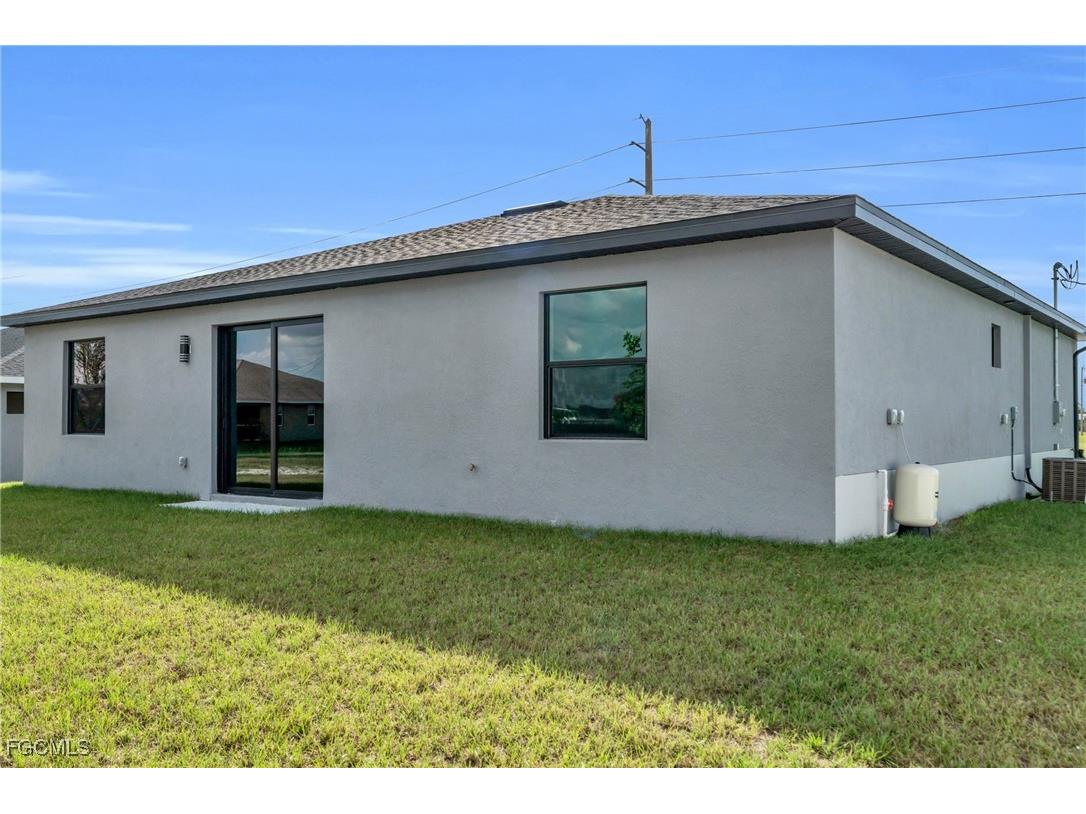 1013 El Dorado Boulevard N Cape Coral FL 33993 2025021634 image30