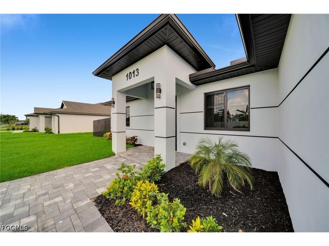 1013 NE 12th Terrace Cape Coral FL 33909 2026029262 image2