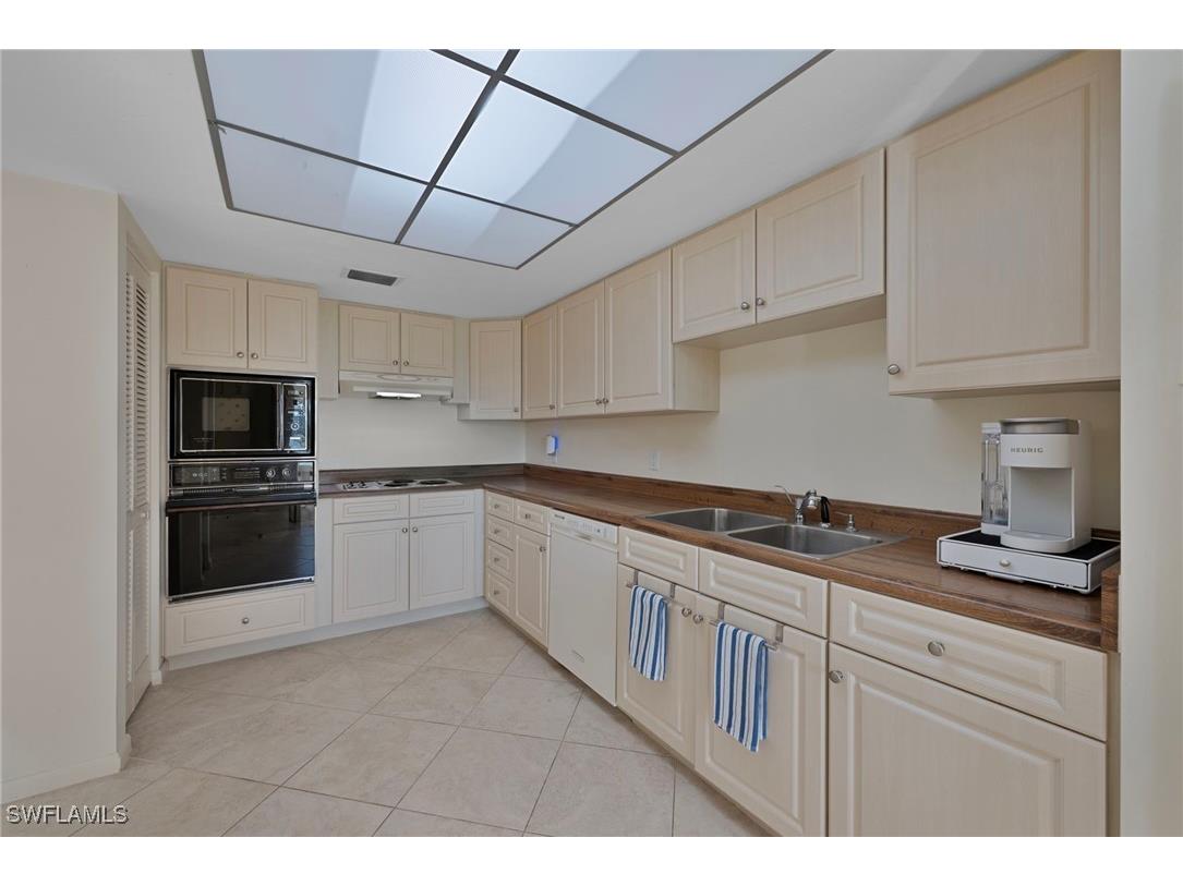 1014 Wildwood Lane #1014 Naples FL 34105 226001229 image6